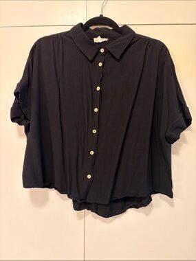 Black Button-Front Short Sleeve Women's Cropped Top